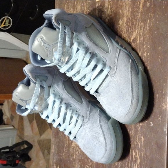 Lightly used Jordans 5 blue birds. Size 8 - Picture 1 of 5